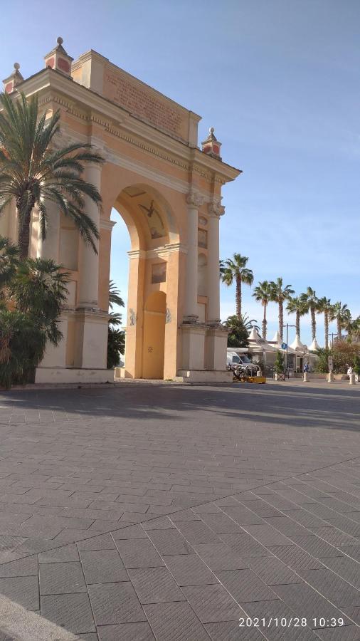 Casa Mariuccia A Due Passi Dal Mare Appartement Finale Ligure Buitenkant foto