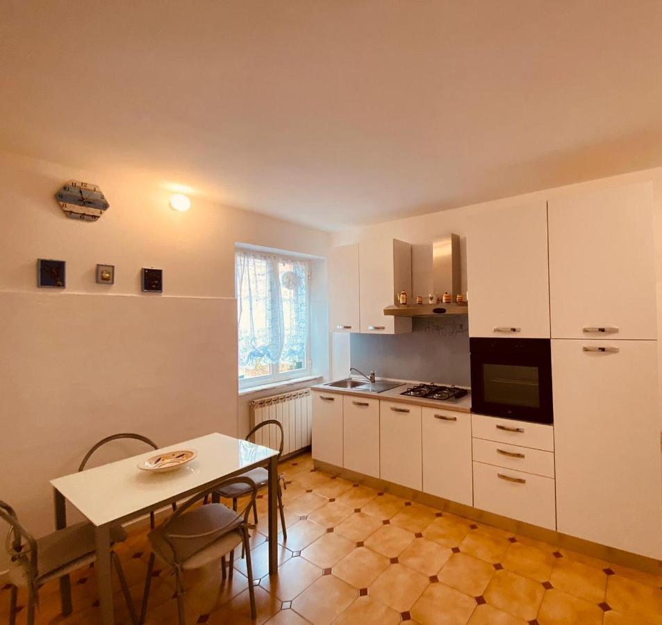 Casa Mariuccia A Due Passi Dal Mare Appartement Finale Ligure Buitenkant foto